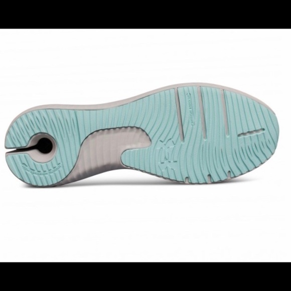 Sold on M🎉Under armour running shoes - Picture 3 of 4